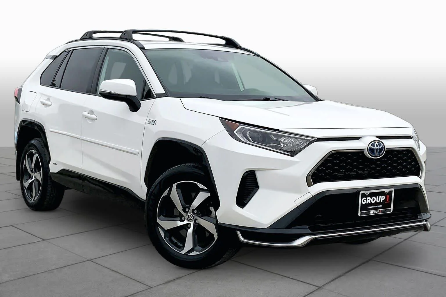 Used 2021 Super White Toyota SE image 3