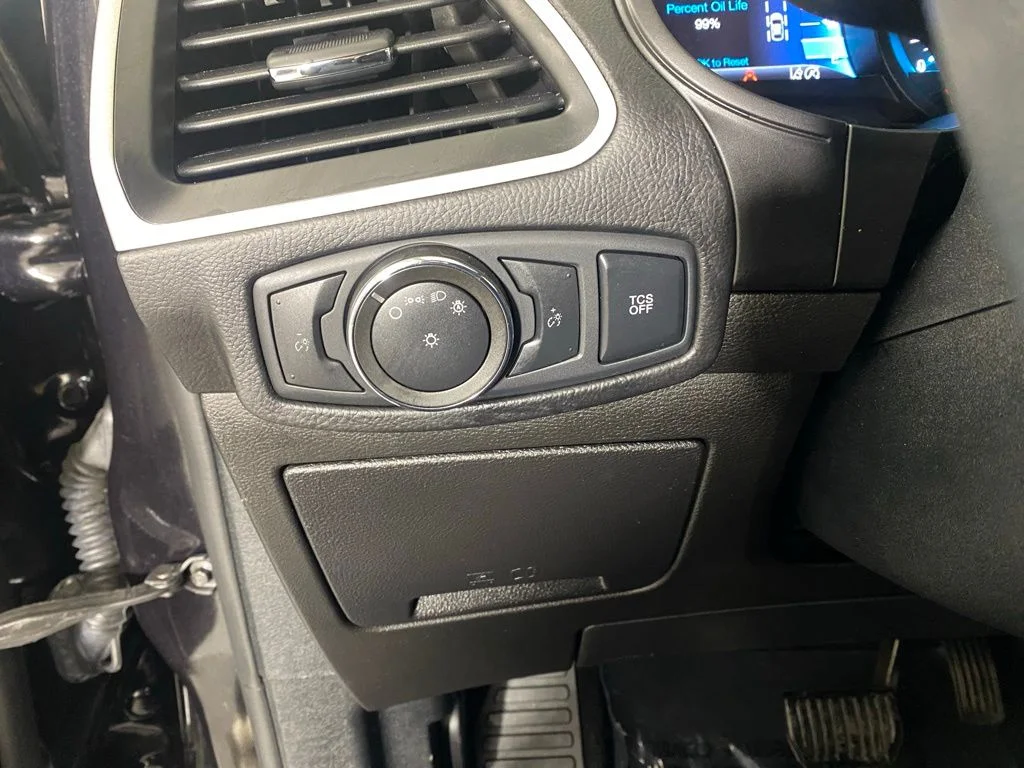 Used 2022 Black Ford SEL image 19