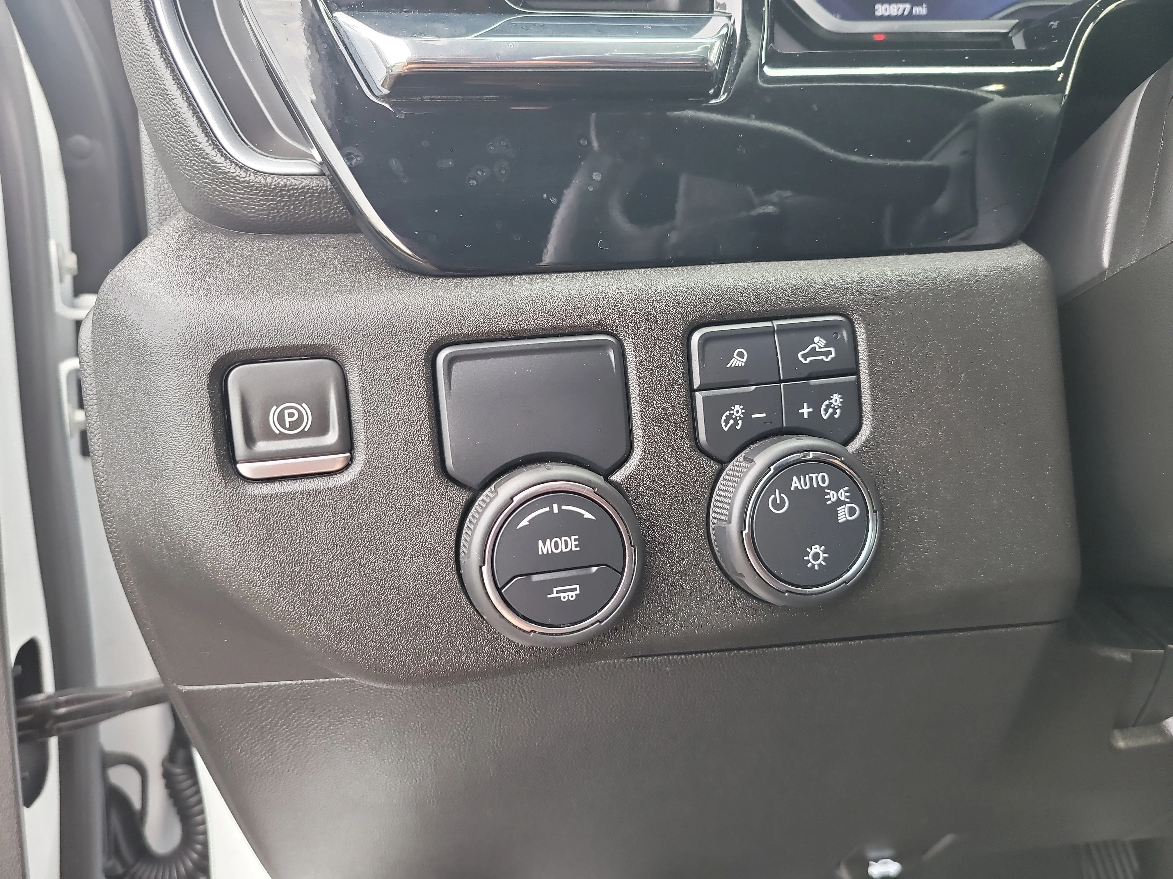 Used 2024 Summit White Chevrolet LT image 32