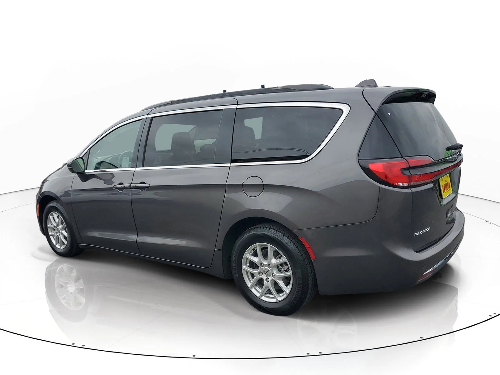 Certified Used 2022 Gray Chrysler Touring L image 6