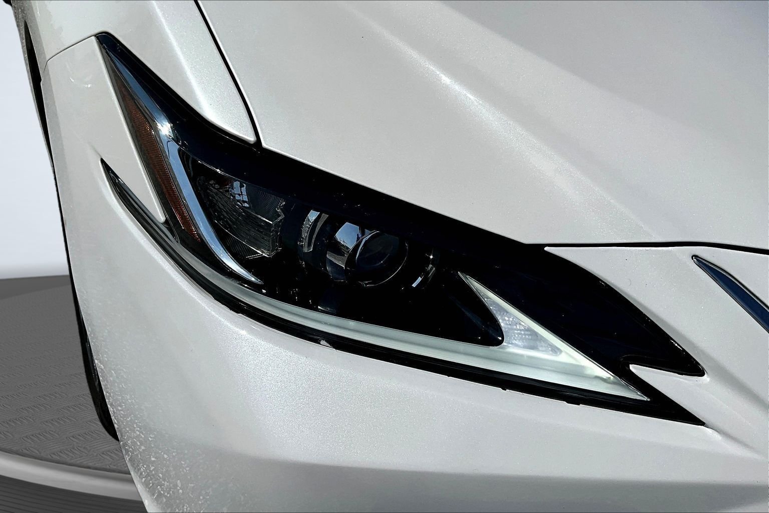 Used 2019 White Lexus 350 image 30