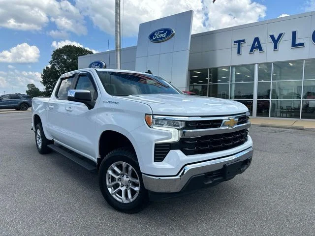 Used 2022 Summit White Chevrolet LT image 4