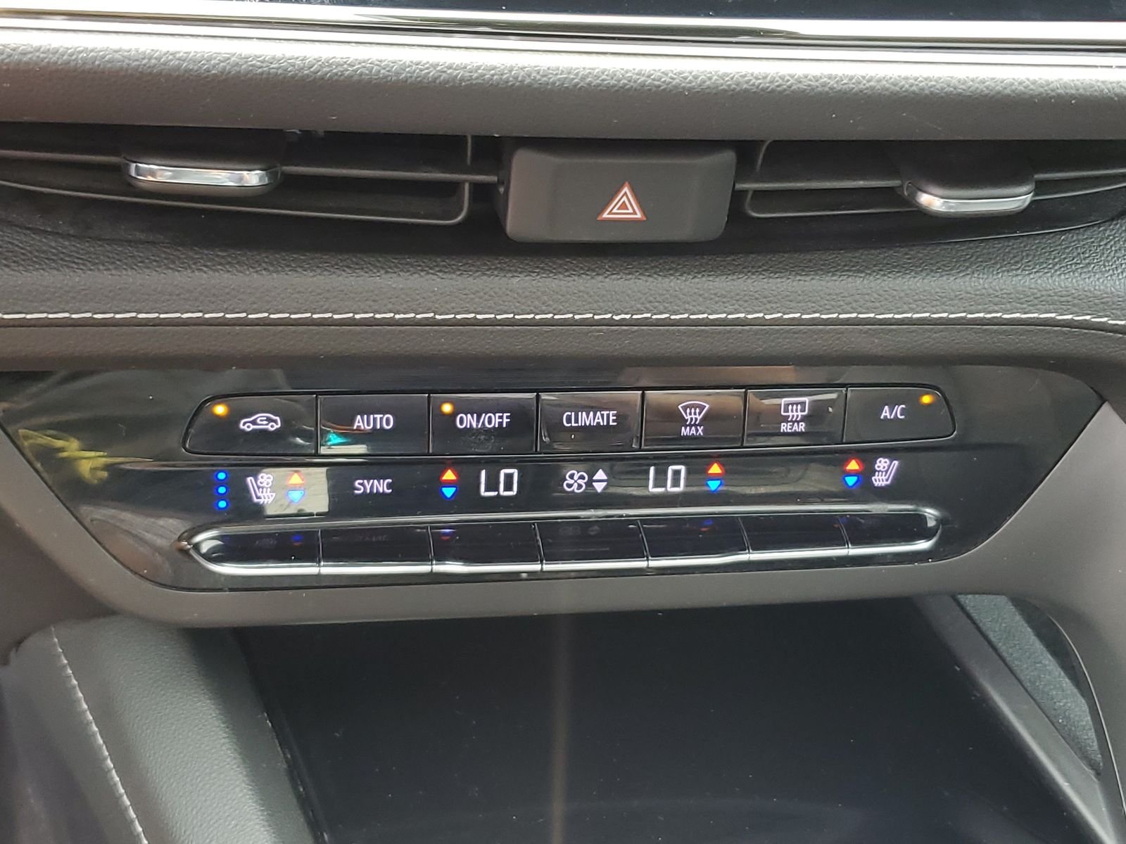 Used 2021 Black Buick Avenir image 17