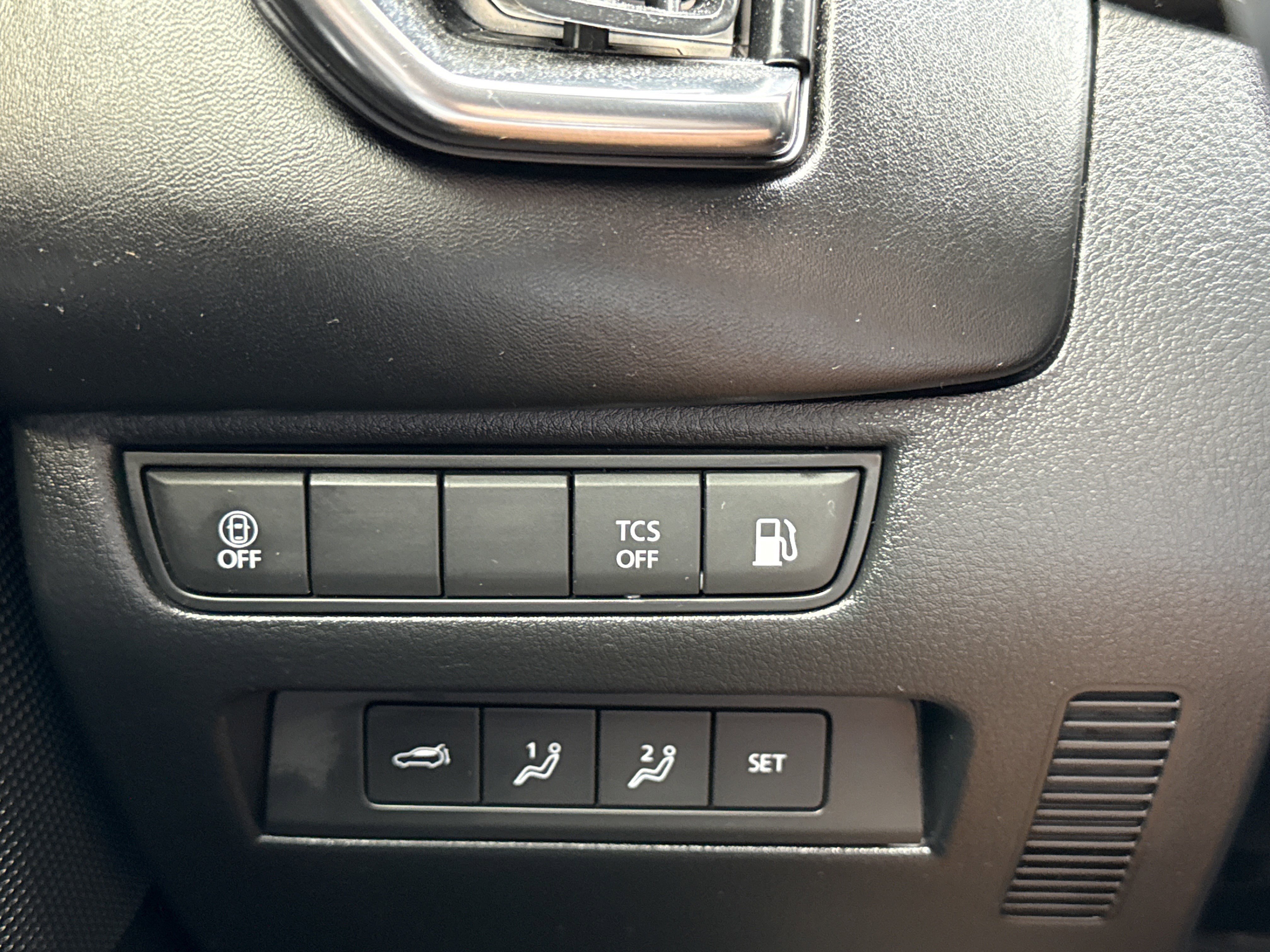 Used 2025 Wind Chill Pearl Mazda Premium Plus Package image 20