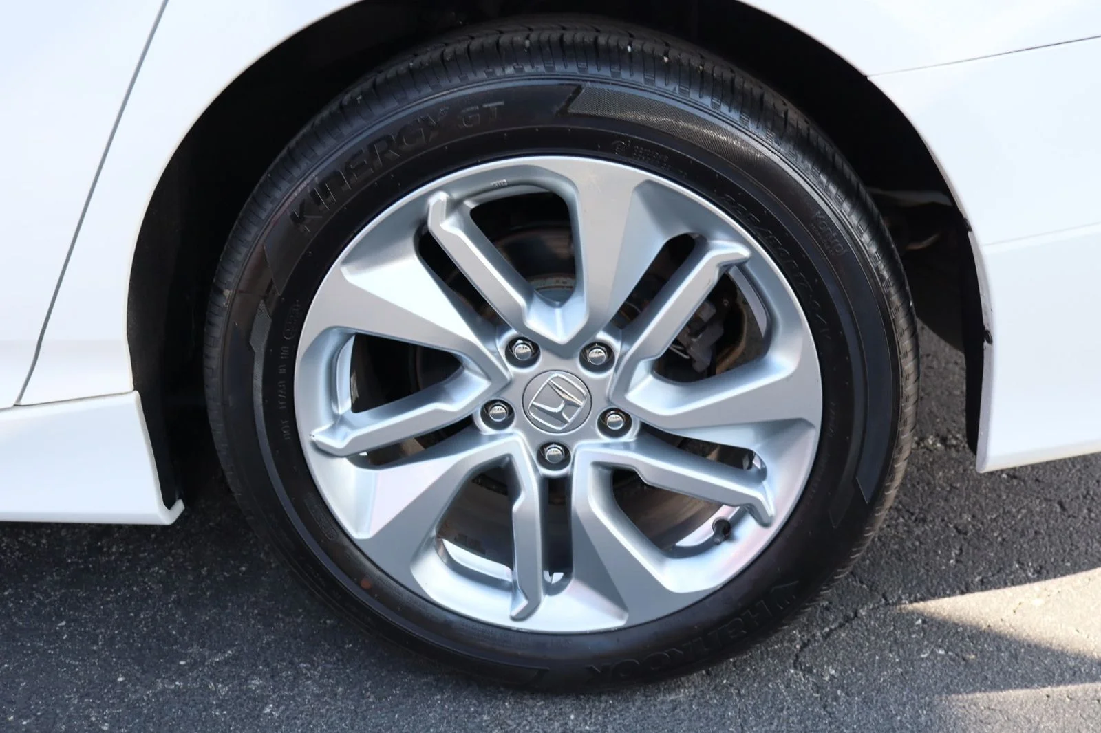 Used 2018 White Honda LX image 39