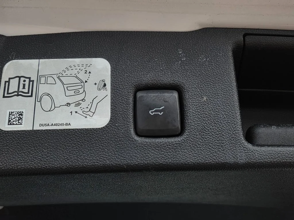 Used 2020 White Ford SEL image 26