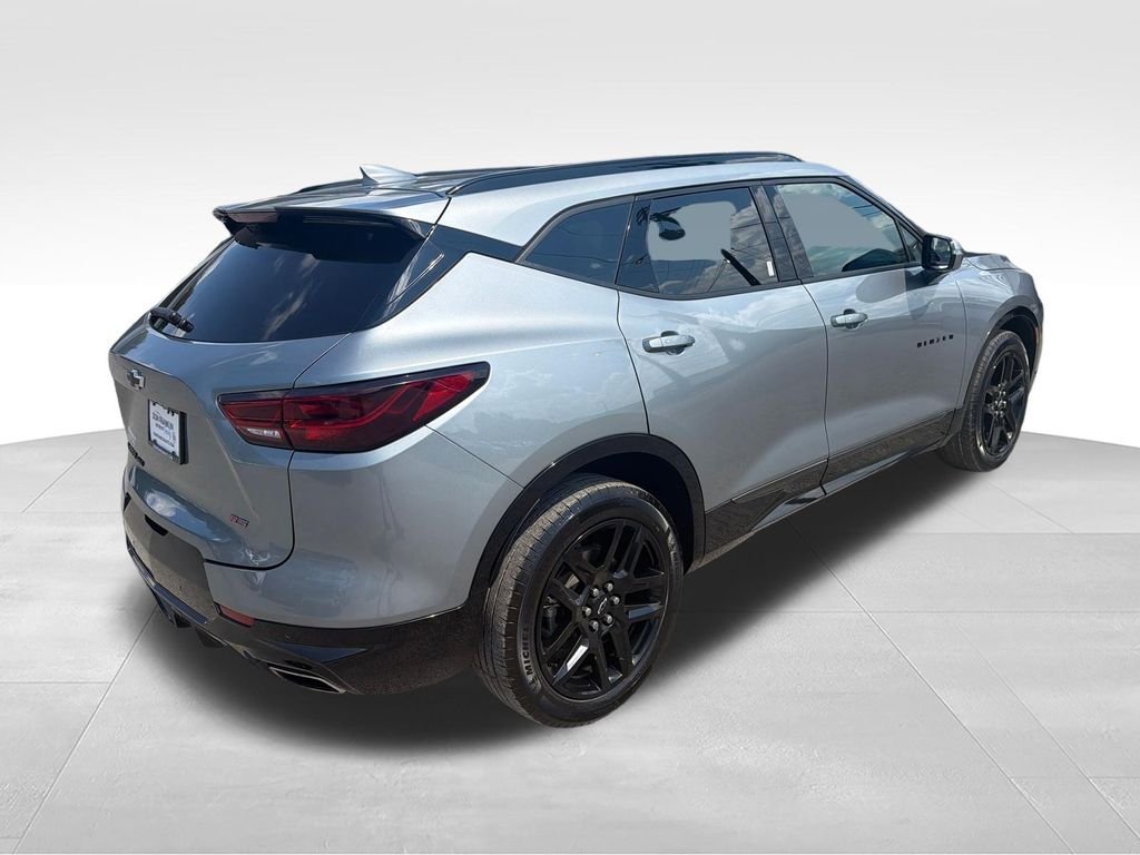 Used 2024 Gray Chevrolet RS image 5