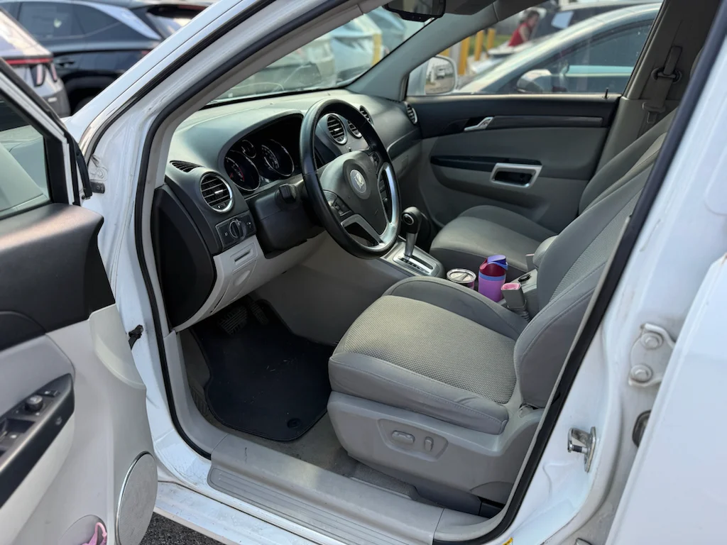 Used 2008 Polar White Saturn XR image 6