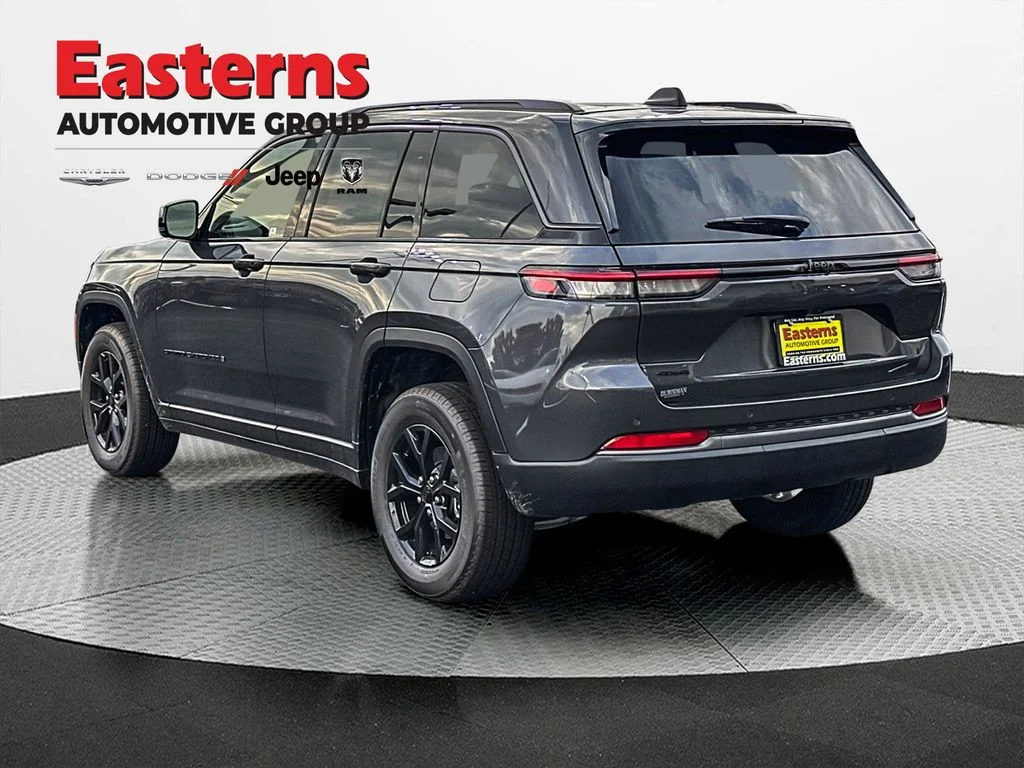 New 2026 Baltic Gray Metallic Clear-Coat Exterior Paint Jeep Altitude image 8