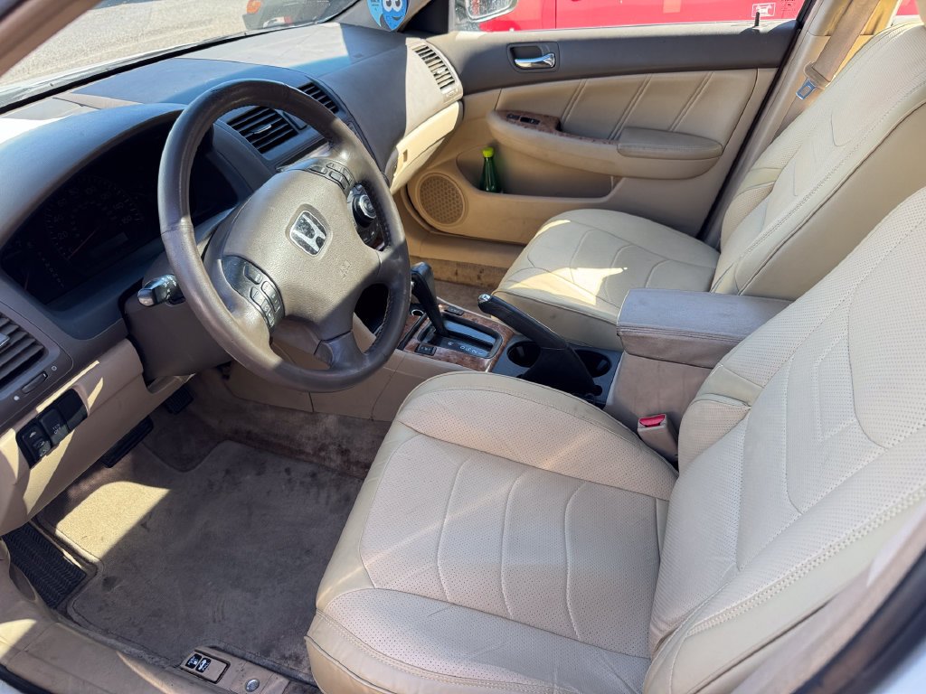 Used 2004 White Honda EX-L image 9