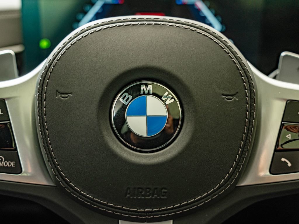 Used 2025 Black Sapphire Metallic BMW xDrive40i image 20