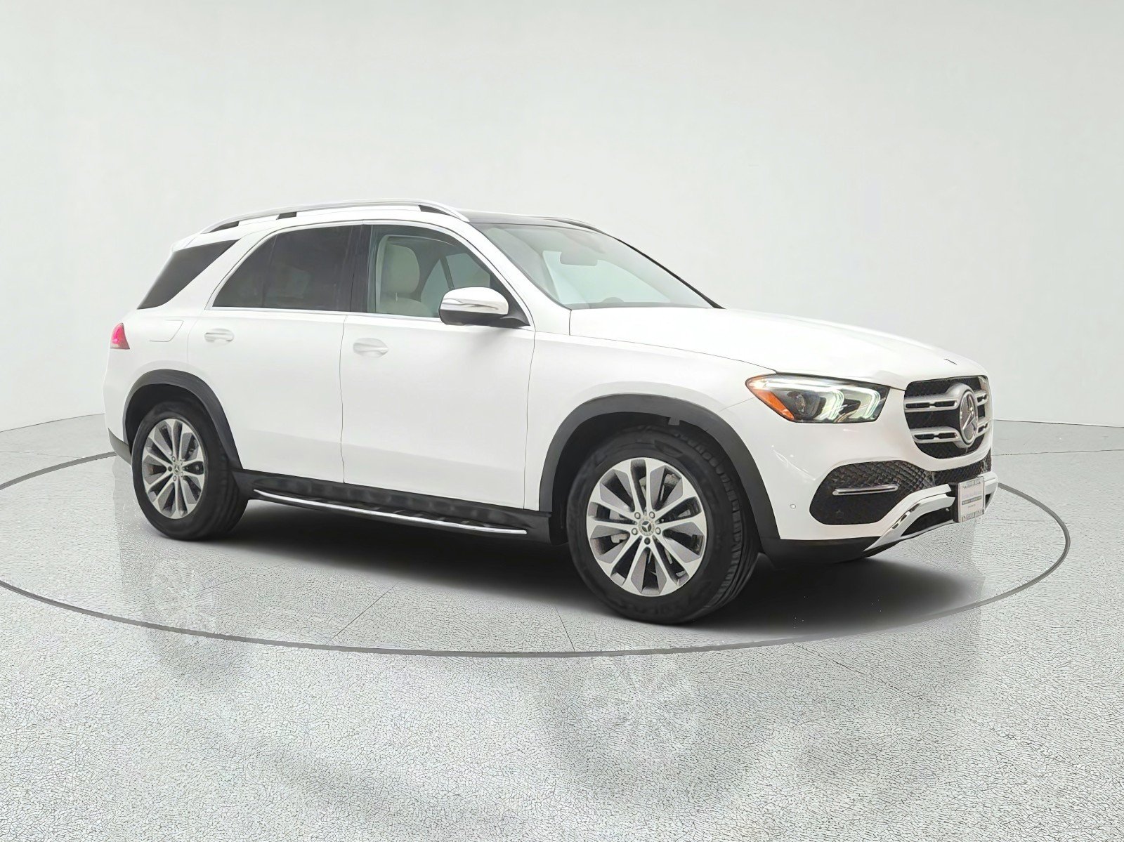 Used 2022 Polar White Mercedes-Benz GLE 350 4MATIC® SUV image 3