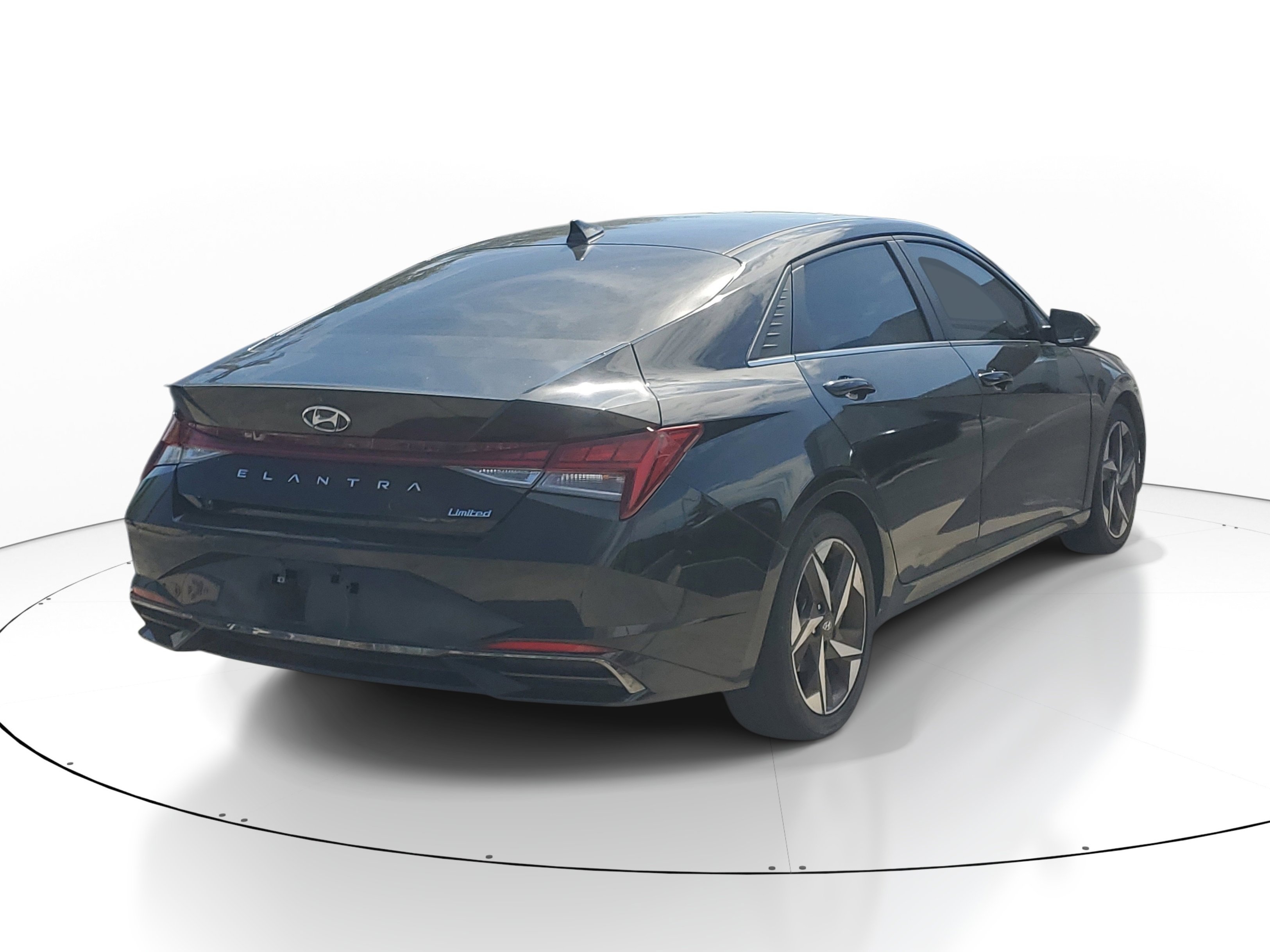 Used 2021 Phantom Black Hyundai Limited image 9