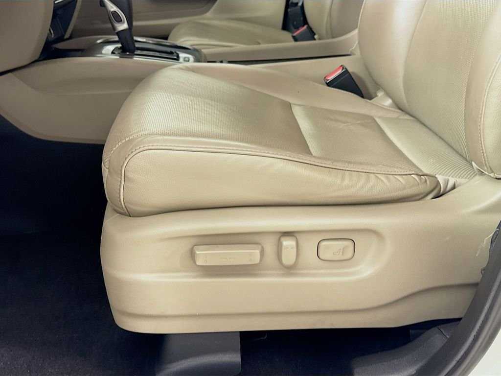 Used 2019 White Diamond Honda RTL-T image 24