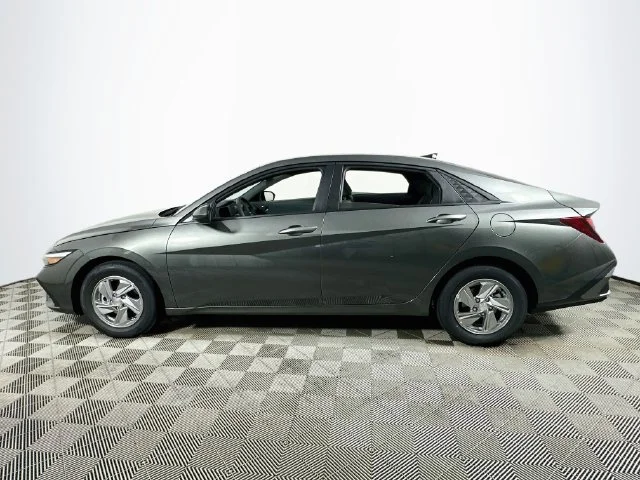 New 2026 Hyundai ELANTRA SE