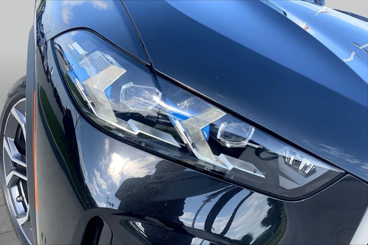 Used 2024 Black Sapphire Metallic BMW xDrive40i image 27