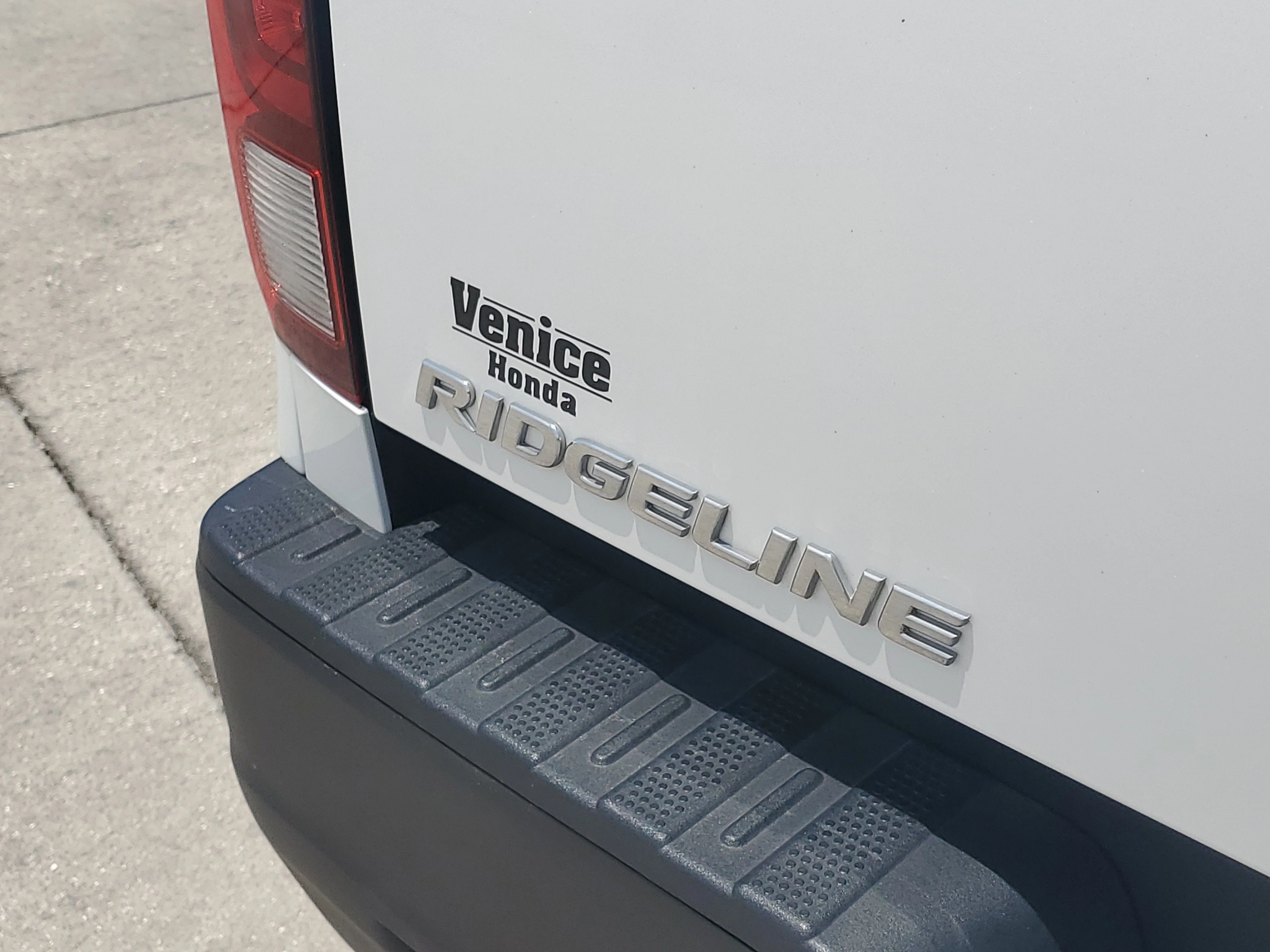 Used 2023 Platinum White Honda RTL image 11