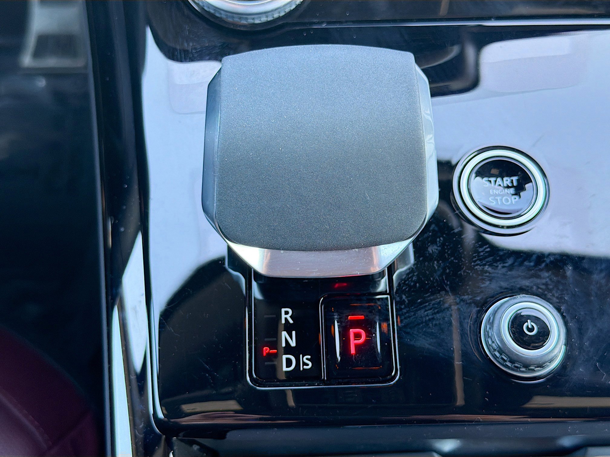 Used 2023 Fuji White Land Rover SE Dynamic image 30