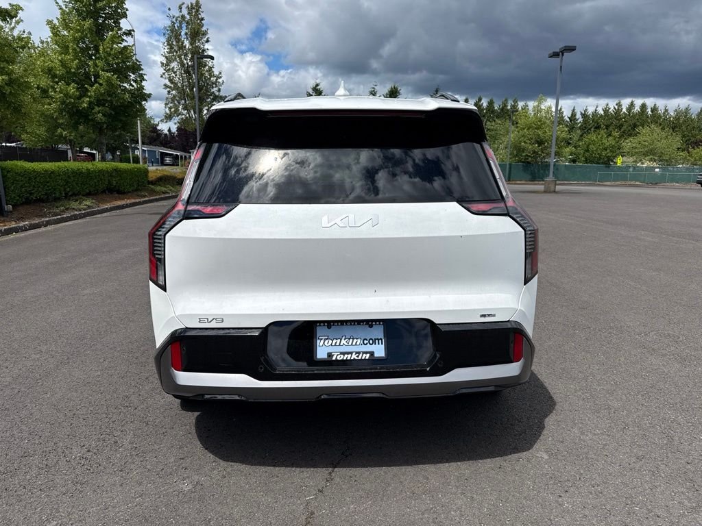 Used 2024 Snow White Pearl Kia GT-Line image 5