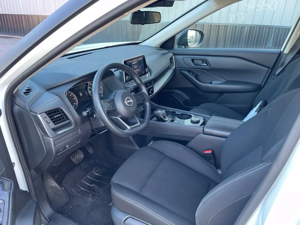 Used 2024 White Nissan S image 5