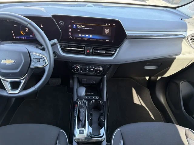 Used 2024 Summit White Chevrolet LT image 15