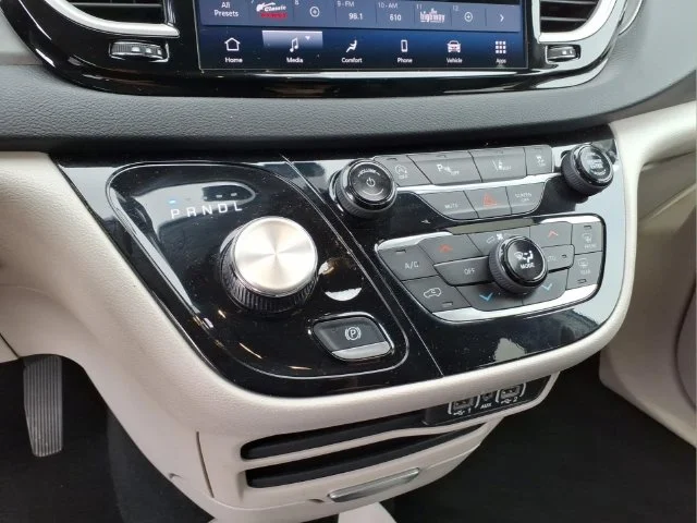 Used 2024 White Chrysler Touring L image 28
