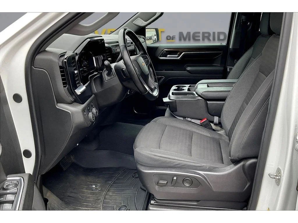 Used 2024 Summit White Chevrolet LT image 11