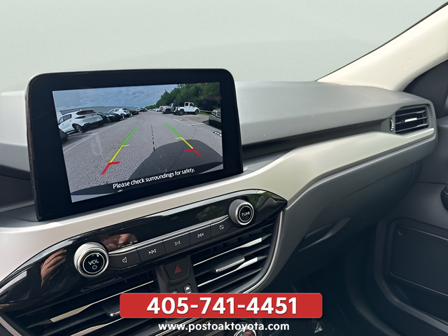Used 2022 White Ford SE image 19