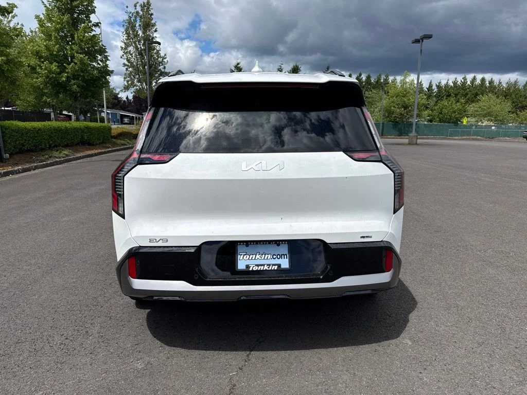 Used 2024 Snow White Pearl Kia GT-Line image 6