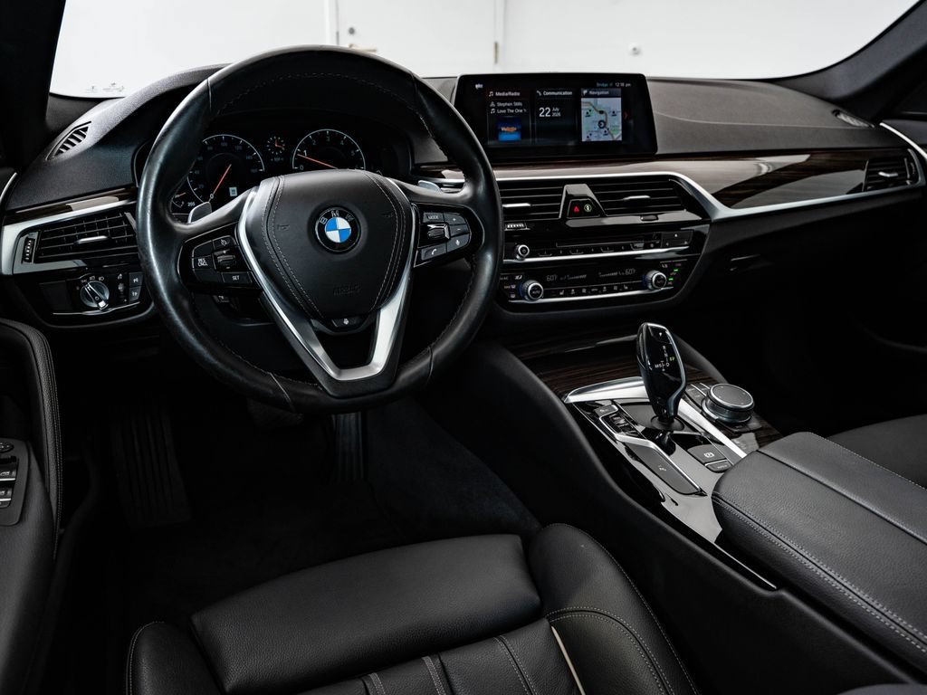 Used 2019 Bluestone Metallic BMW 540i xDrive image 4