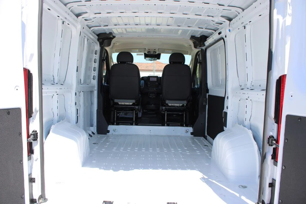 New 2026 Bright White Clear-Coat Exterior Paint Ram Low Roof image 9