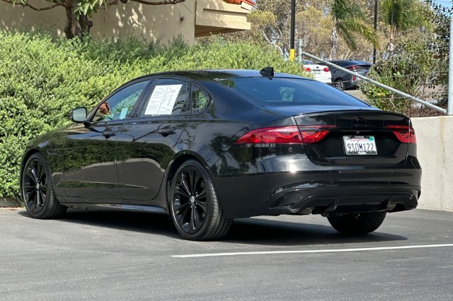 Used 2024 Black Jaguar R-Dynamic SE image 3