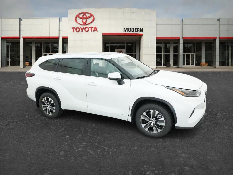 New 2026 Wind Chill Pearl Toyota Hybrid XLE image 18