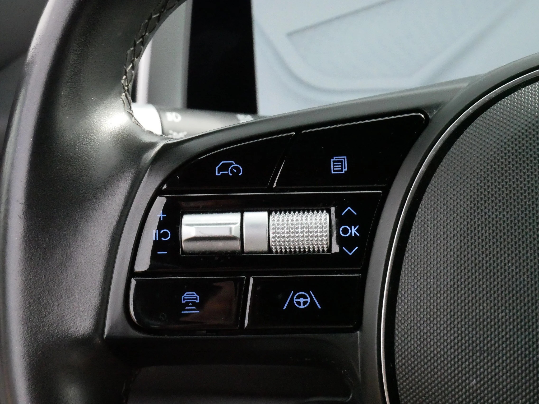 Used 2023 Onyx Black Hyundai SEL image 25