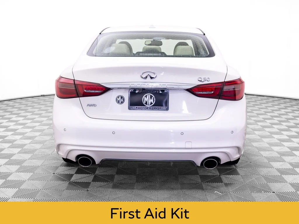 Used 2023 White INFINITI LUXE image 4