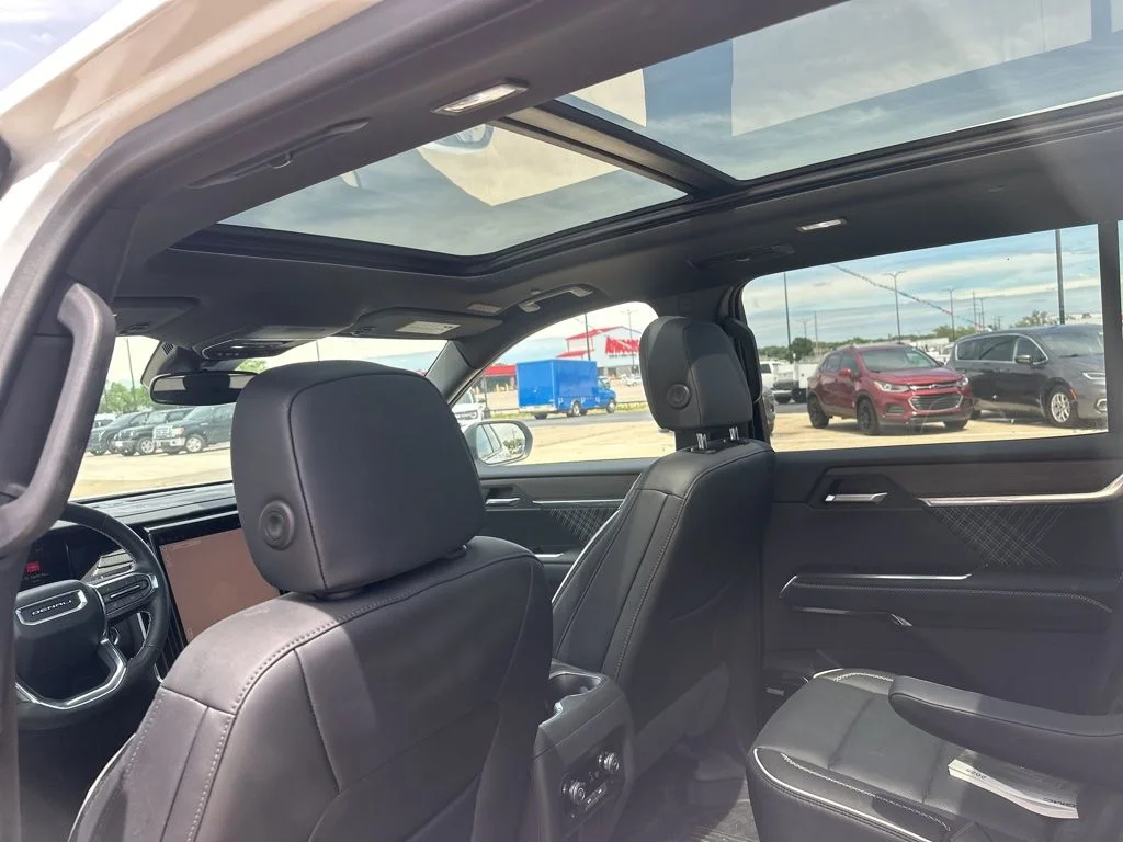 Used 2025 White GMC Denali image 27