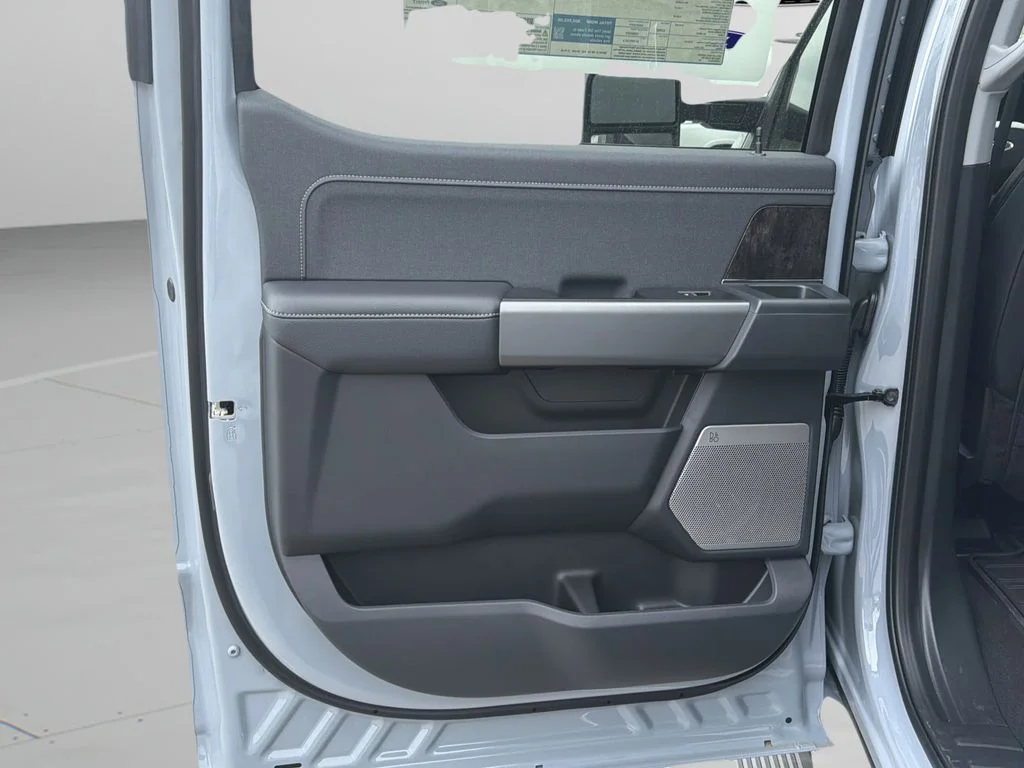 New 2026 Glacier Gray Metallic Tri-Coat Ford F-250® Lariat® image 43