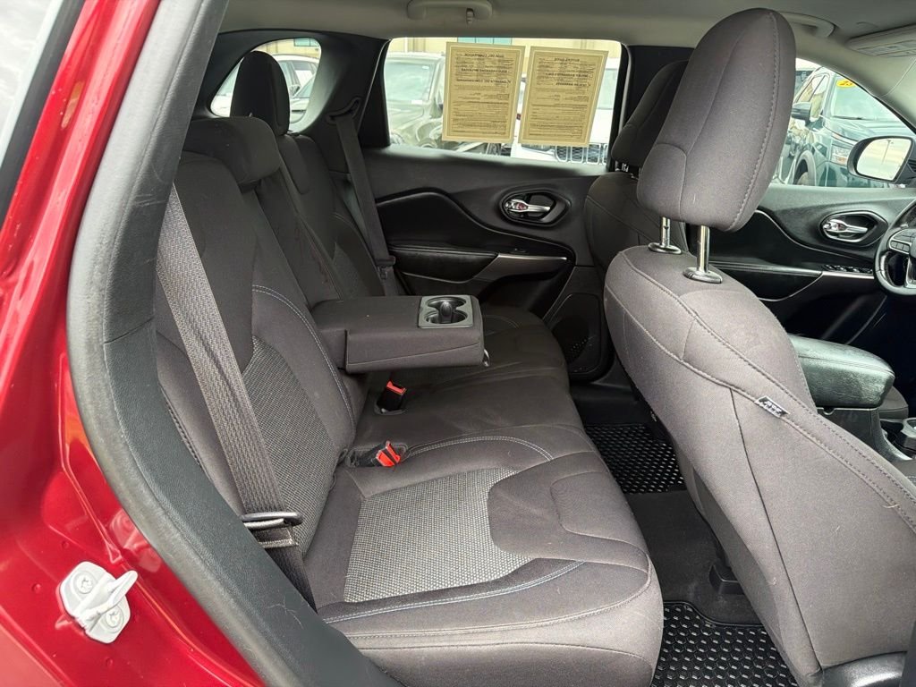 Used 2020 Red Jeep Latitude image 20