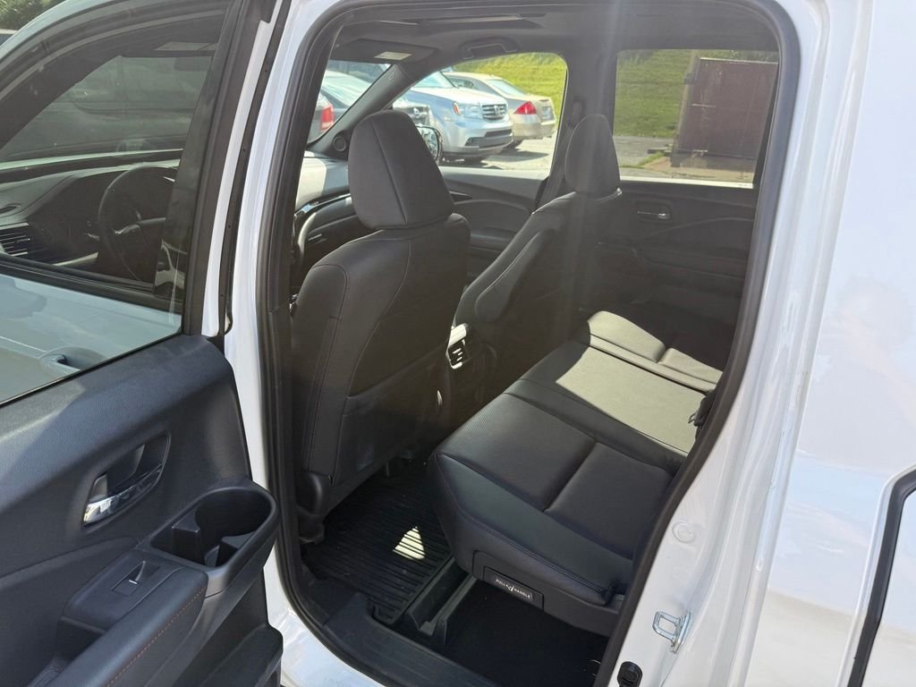 Certified Used 2023 Platinum White Pearl Honda Black Edition image 7