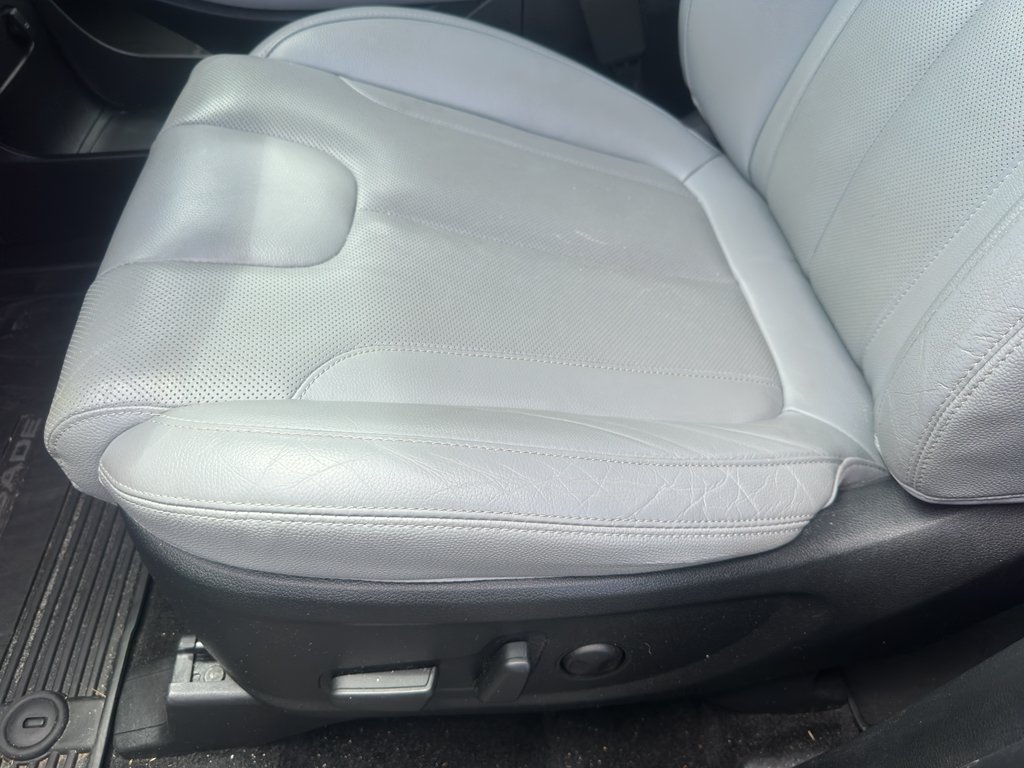 Used 2022 Rainforest Hyundai SEL image 13