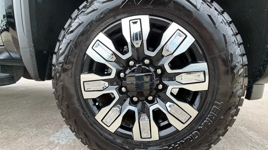 Used 2024 Onyx Black GMC Denali image 41