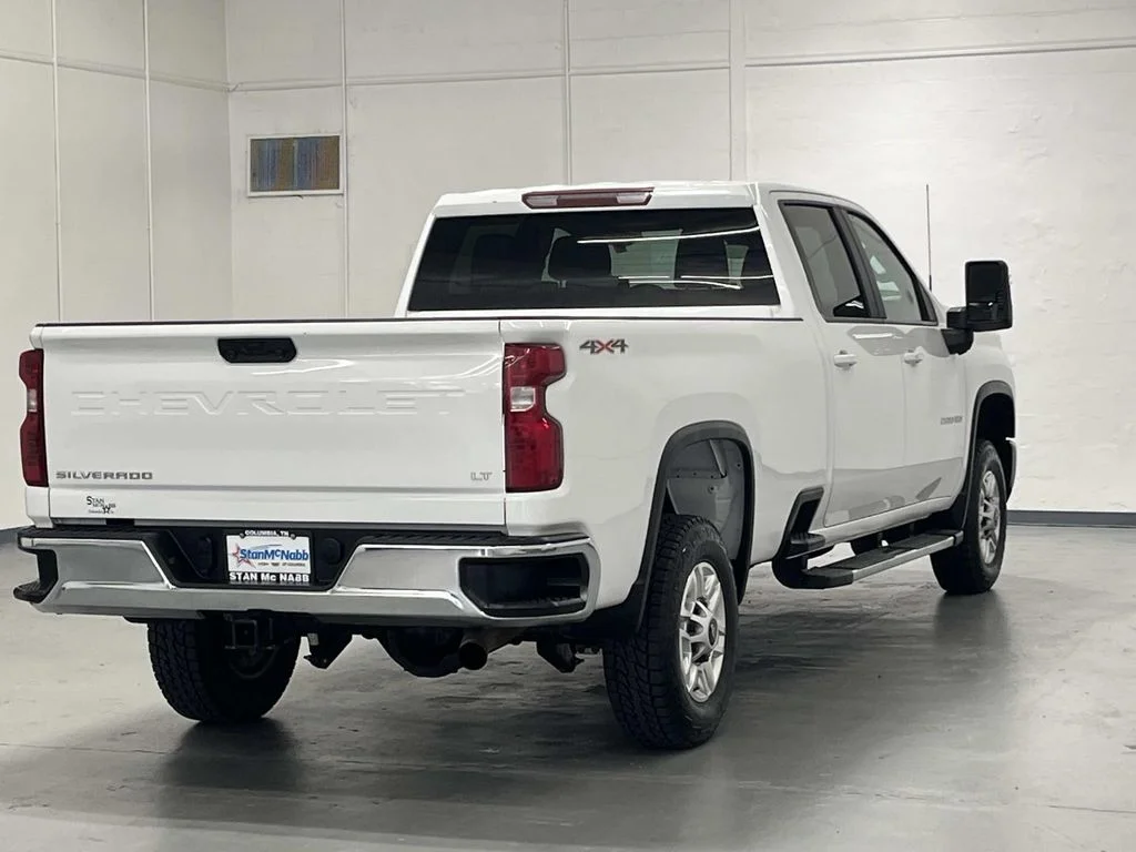 Used 2025 Summit White Chevrolet LT image 8