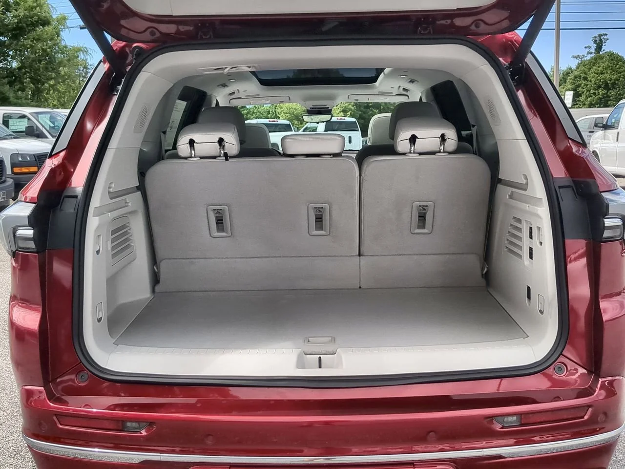New 2026 Cherry Red Tintcoat Buick Avenir image 27