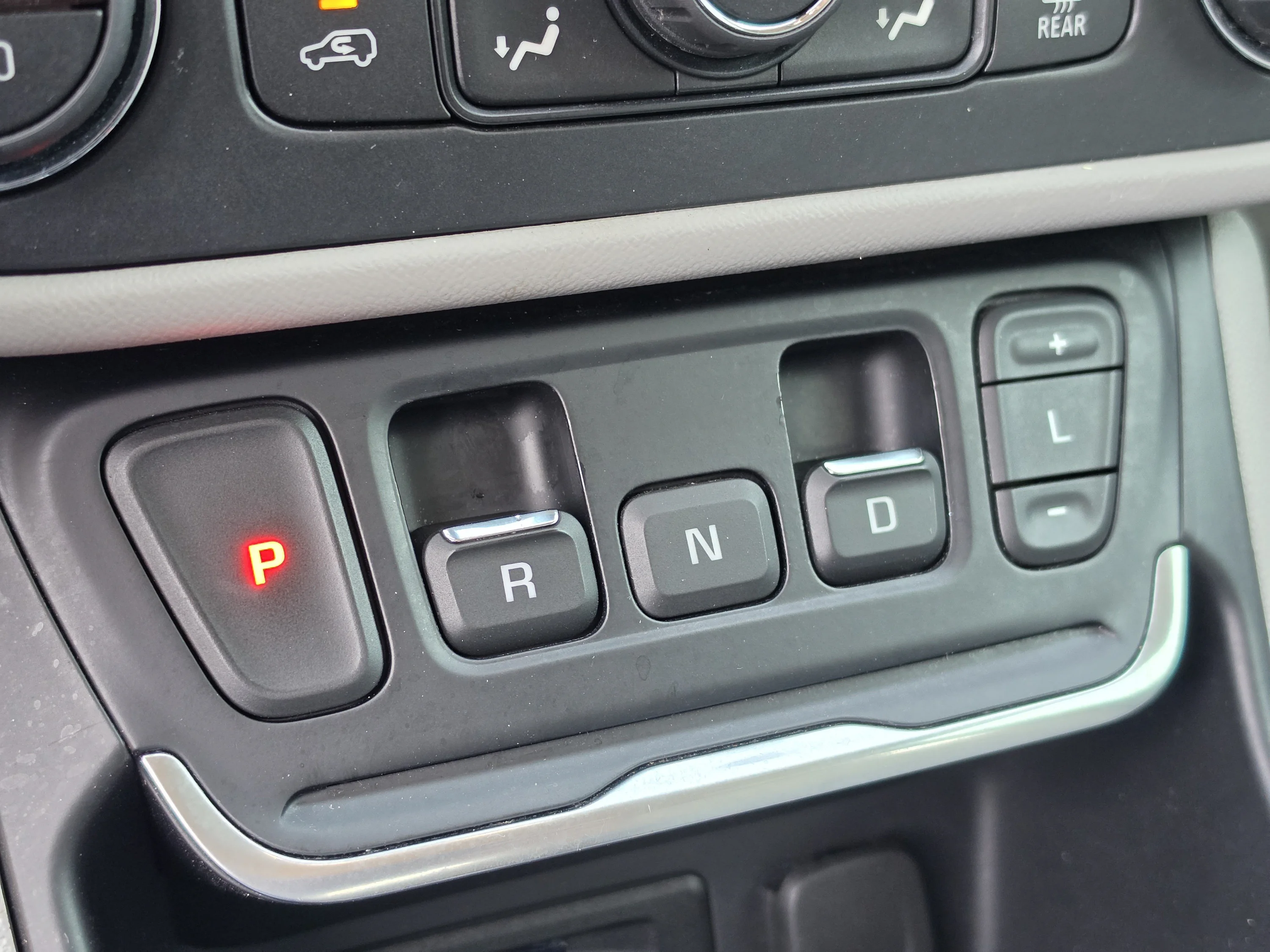 Used 2020 Blue Emerald Metallic GMC SLT image 31