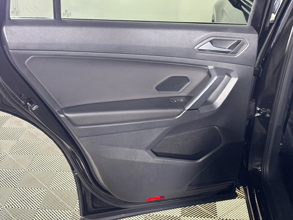 Used 2019 Deep Black Volkswagen 2.0T SE image 19