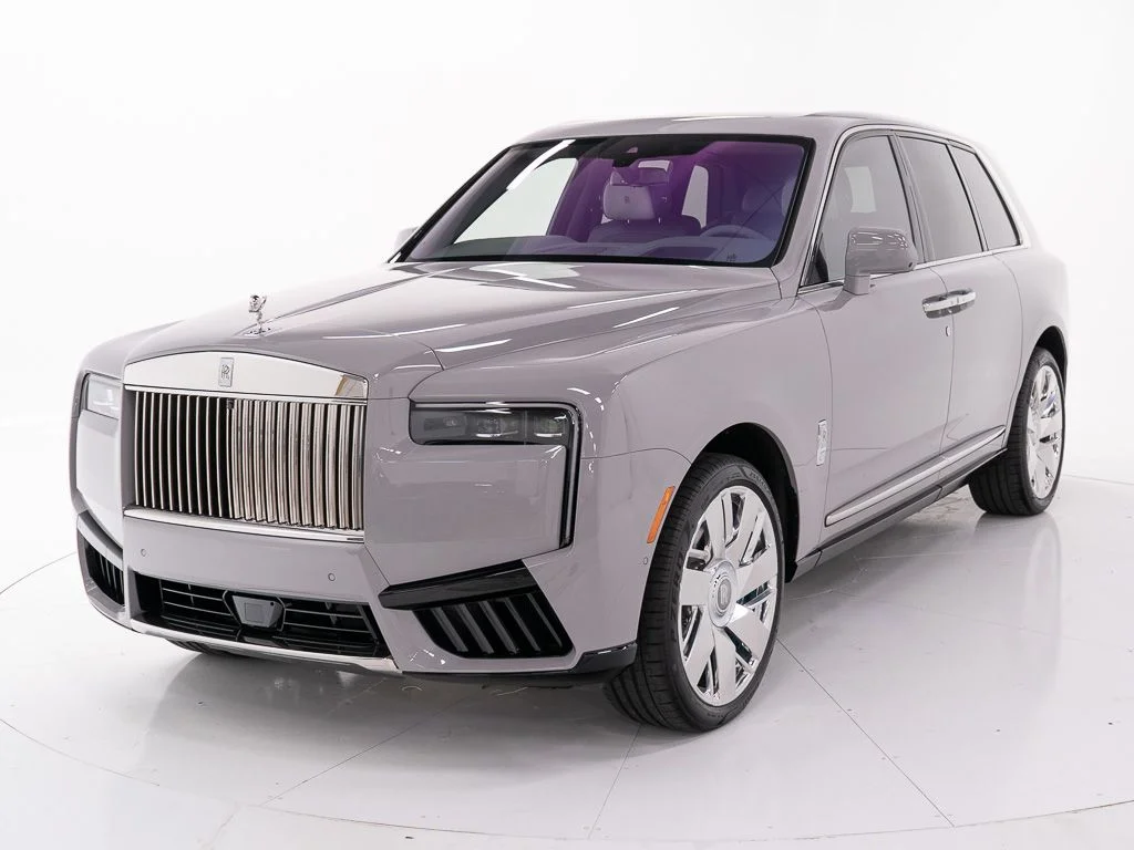 2027 Rolls-Royce Cullinan -'s photo