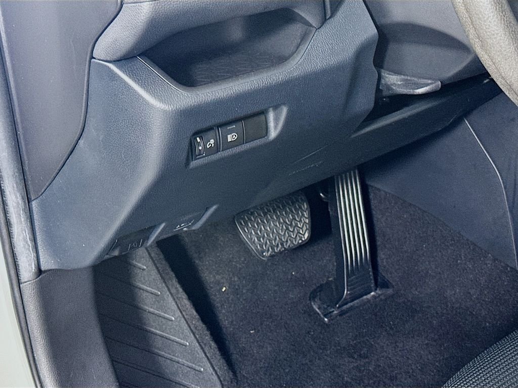 Used 2023 Ice Toyota LE image 10