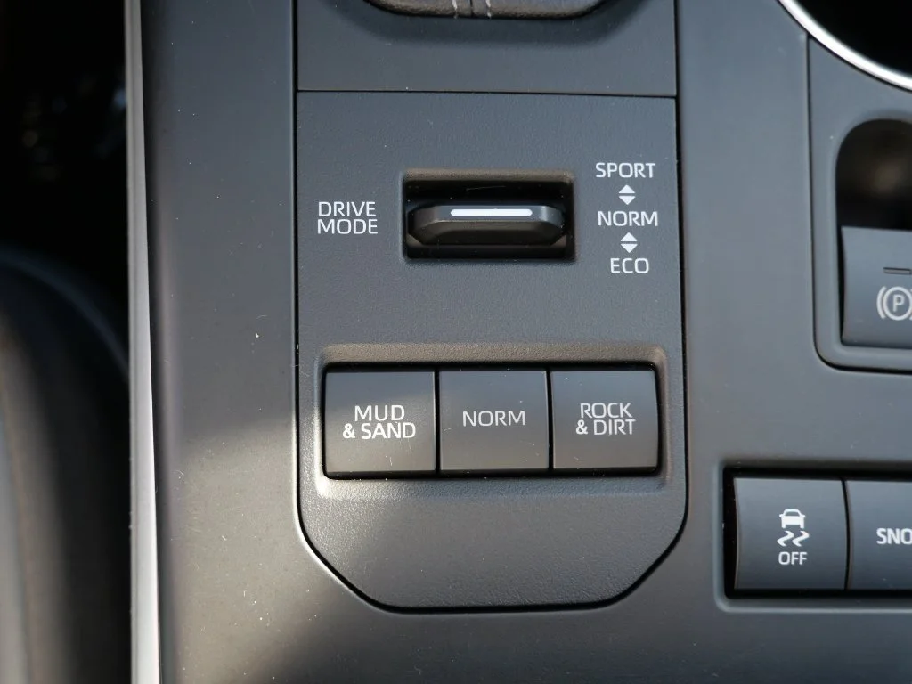 Used 2022 Silver Toyota XLE image 20