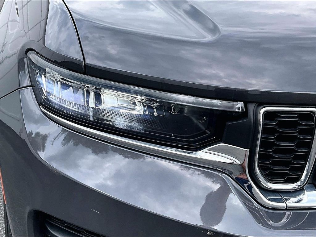 Used 2023 Baltic Gray Metallic Clearcoat Jeep Laredo image 31