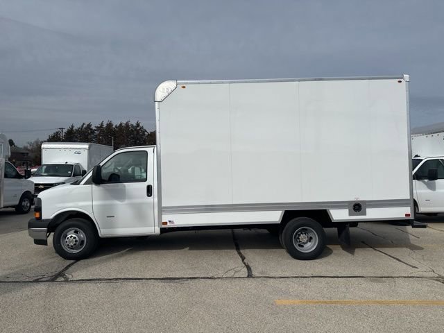 New 2025 Summit White Chevrolet 1WT image 2